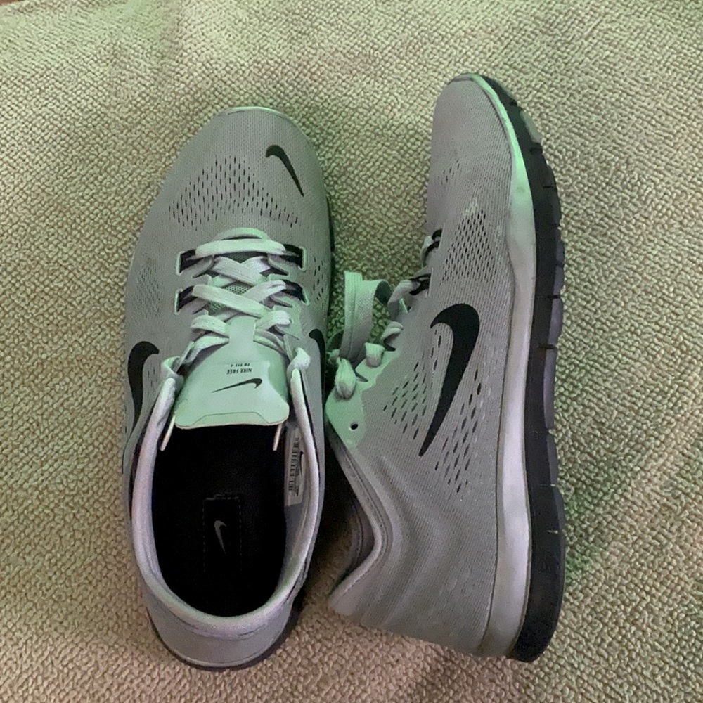 Grey Nike Free TR Fit 4 (reflective grey)